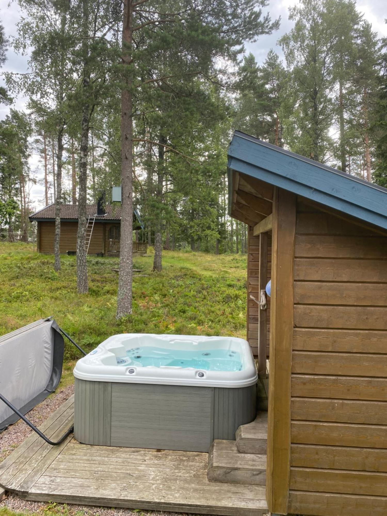 Timrad Stuga I Kanten Av Skogen Med Spa Moejlighet Mullsjo Bagian luar foto